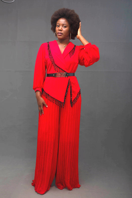 Ensemble tailleur pantalon plissé et orné de perles