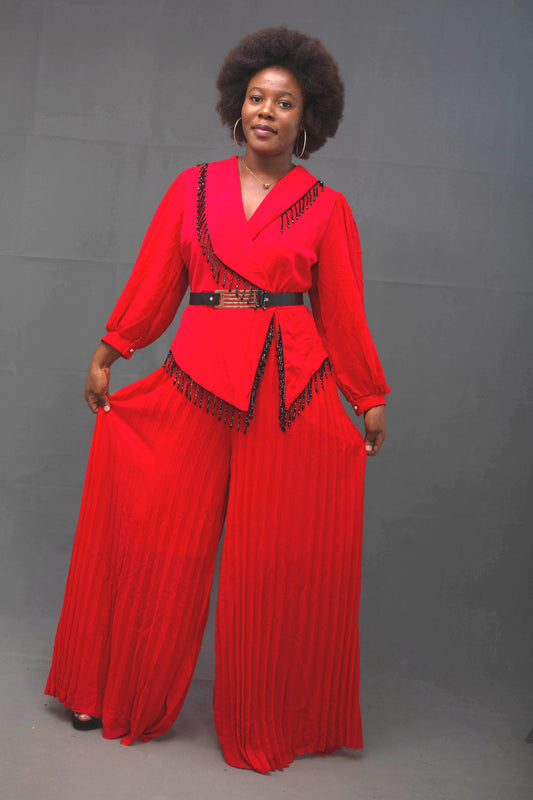 Ensemble tailleur pantalon plissé et orné de perles