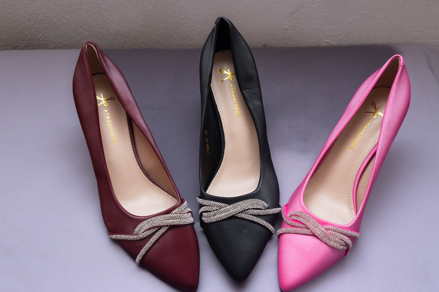 Escarpin orné de strass