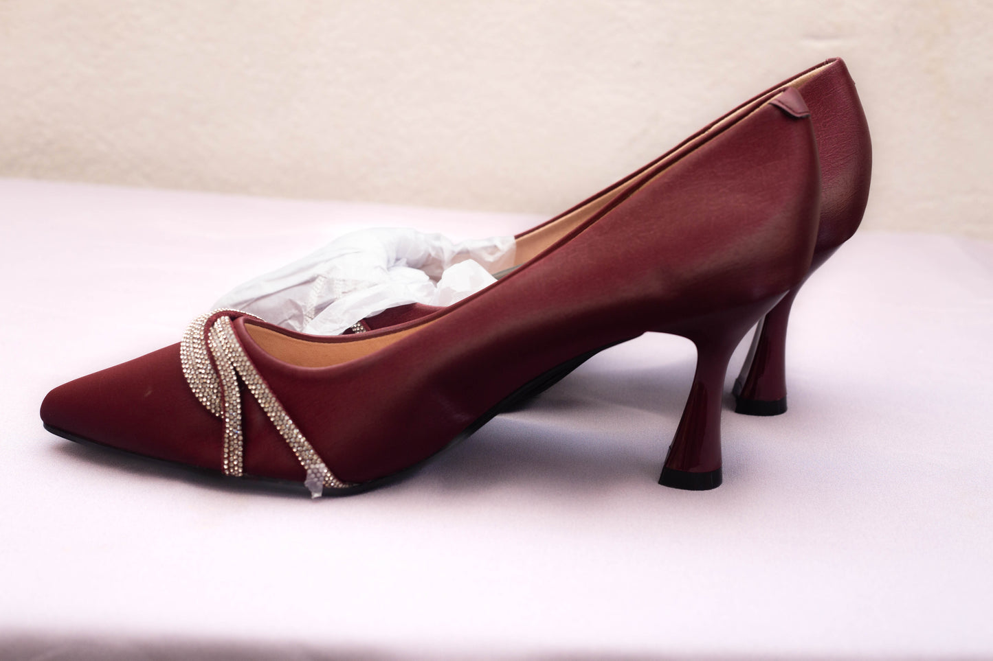 Escarpin orné de strass