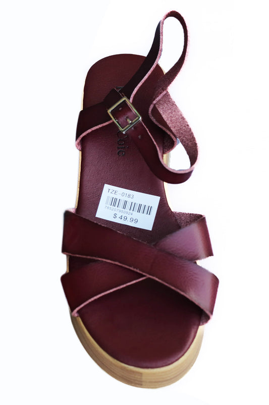 Chaussure fermée compensée